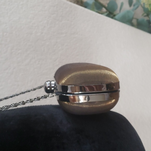 Vintage Silk clutch purse with chain - Picture 3 of 9